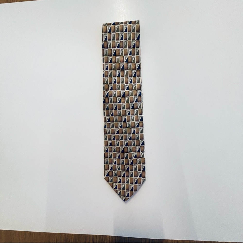 Classic Geometric Pattern Men's Tie in Gold and Black